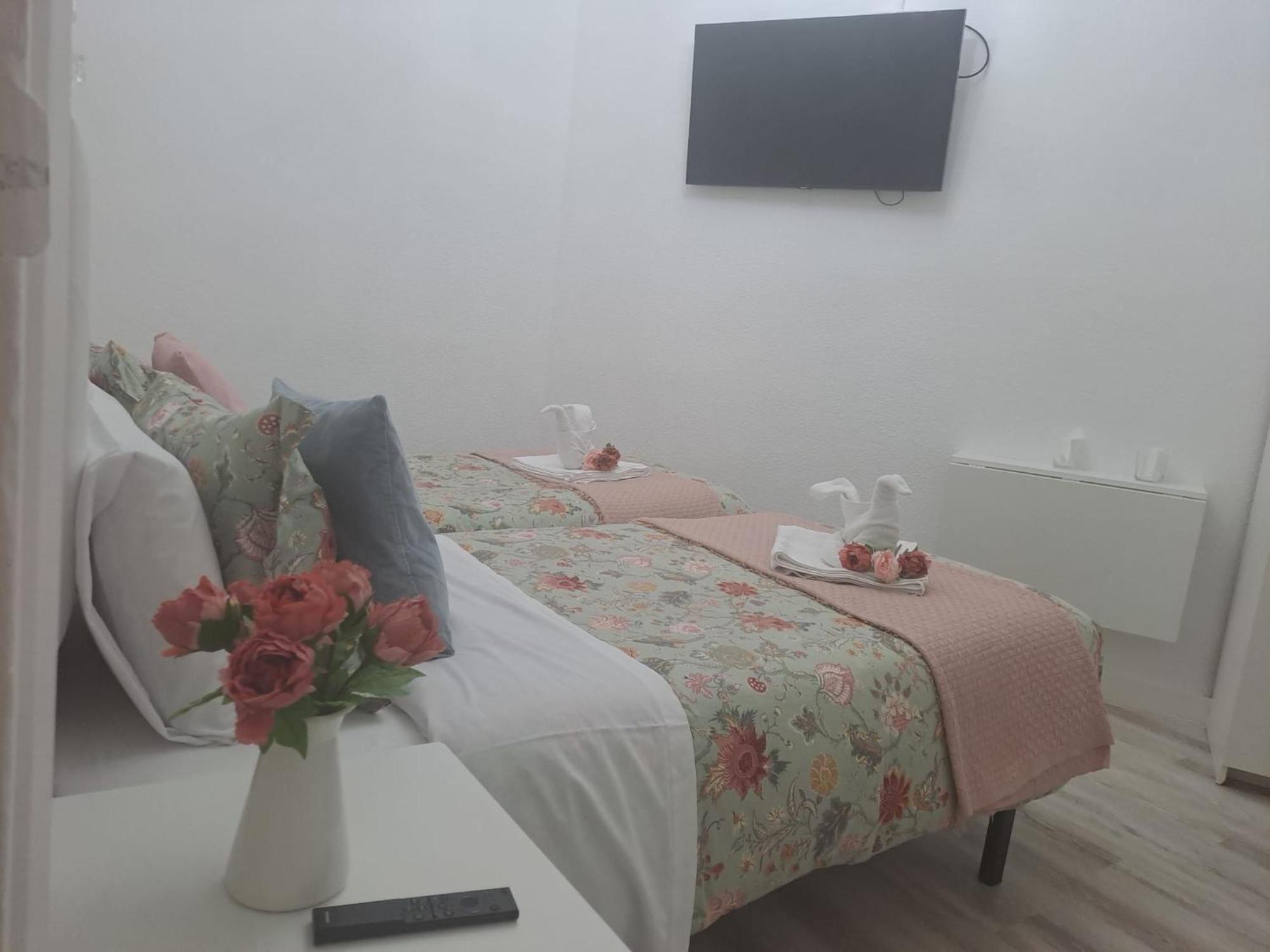 Hostal Milan Madrid Ngoại thất bức ảnh